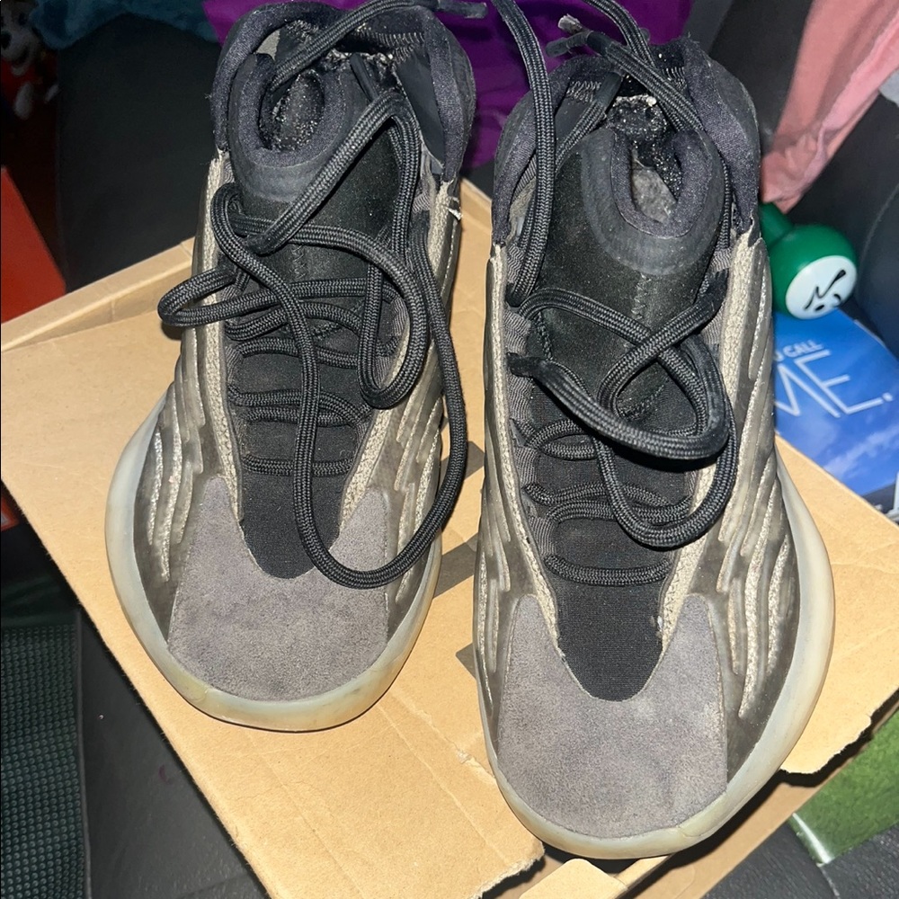 YEEZY (BOYS GRADE SCHOOL)